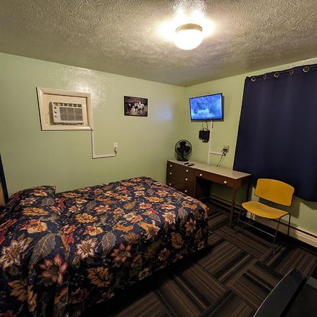 Tour Inn Motel Howard City Exteriér fotografie