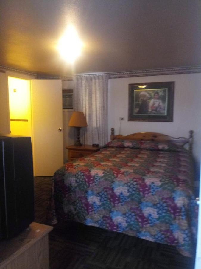 Tour Inn Motel Howard City Exteriér fotografie
