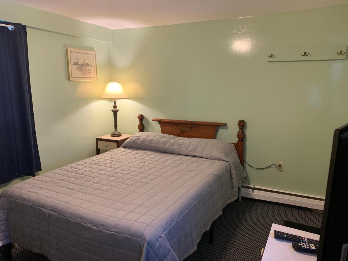 Tour Inn Motel Howard City Exteriér fotografie