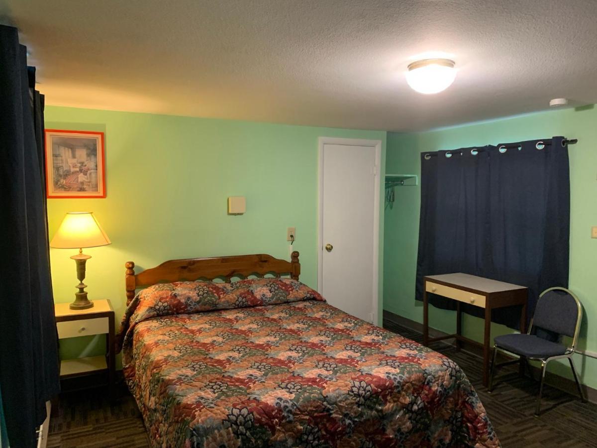 Tour Inn Motel Howard City Exteriér fotografie