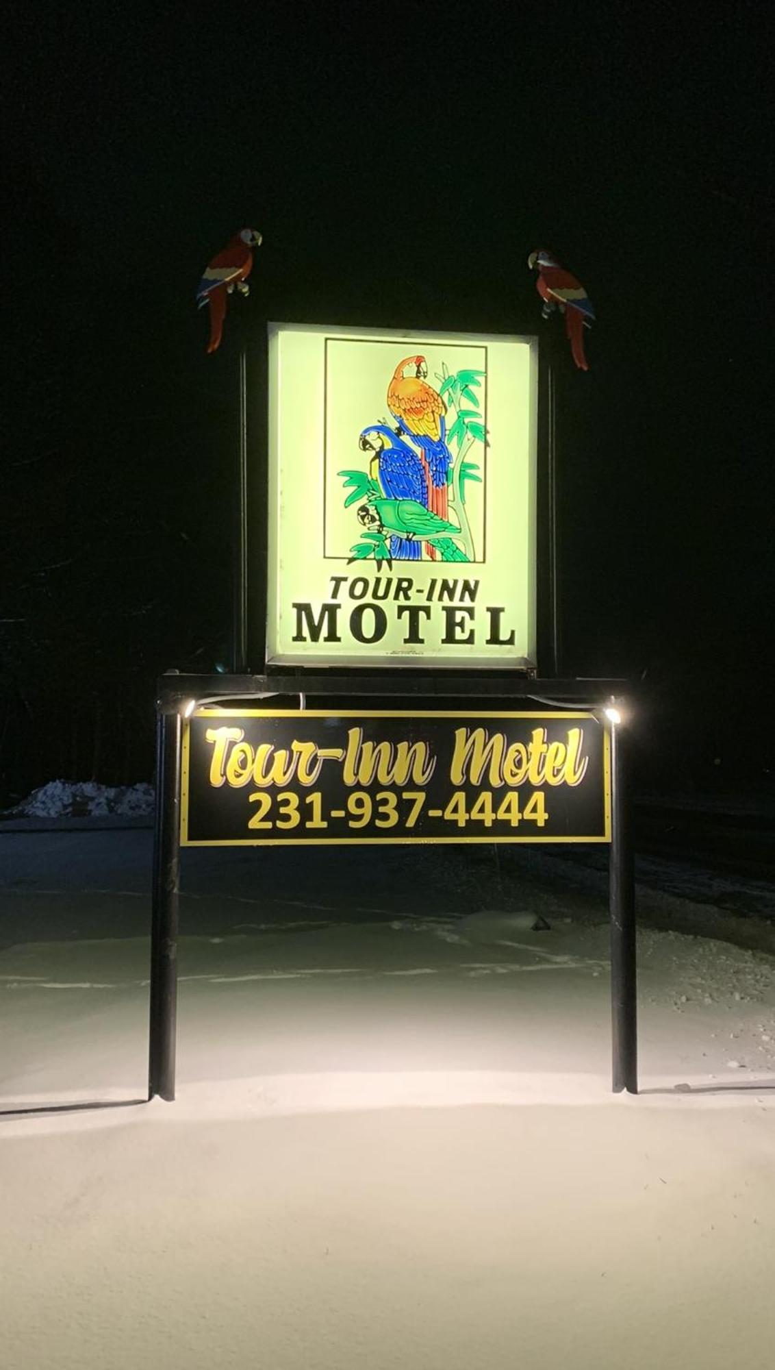 Tour Inn Motel Howard City Exteriér fotografie