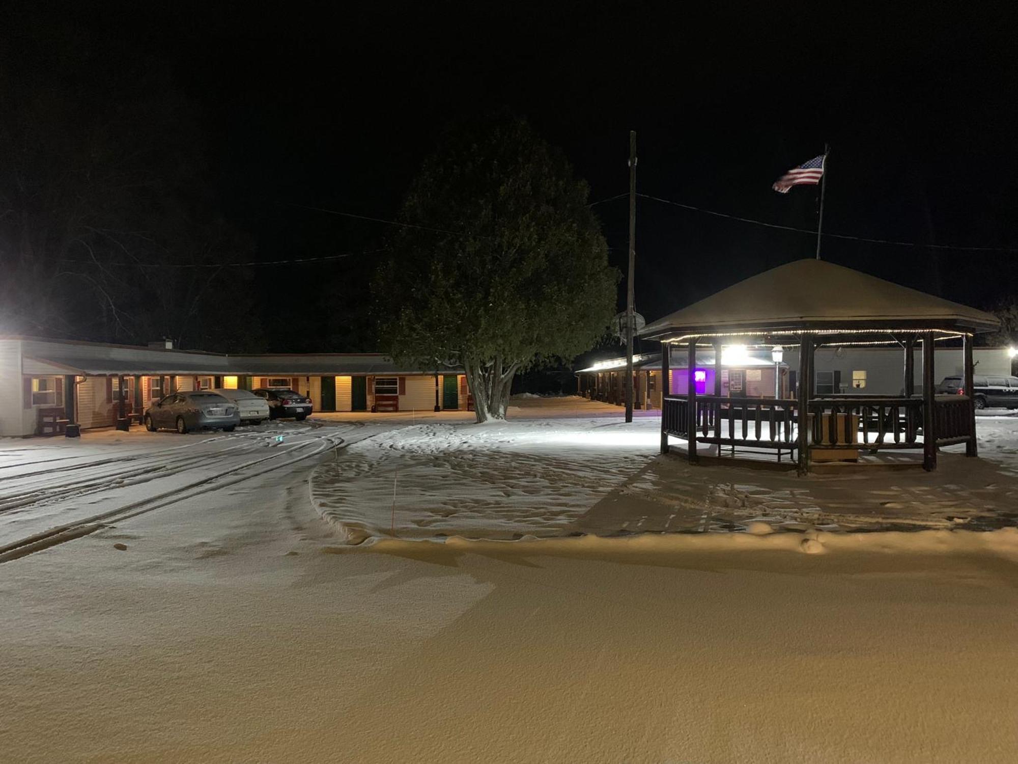 Tour Inn Motel Howard City Exteriér fotografie